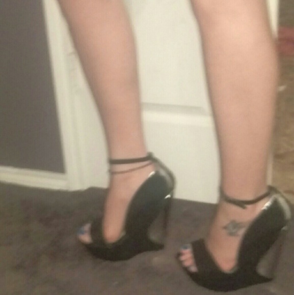 Shoes - Picture 5 of 5